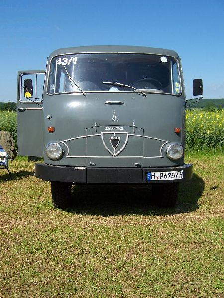 2009-SF-Treffen046-Transporter